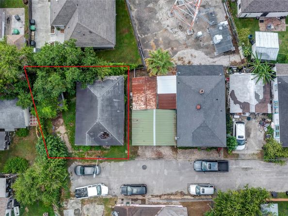 4 Canal Court, Houston TX 77011