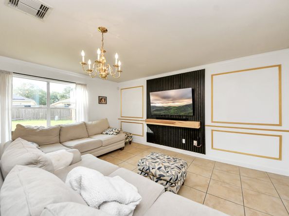 611 Remwick Drive, Houston TX 77073