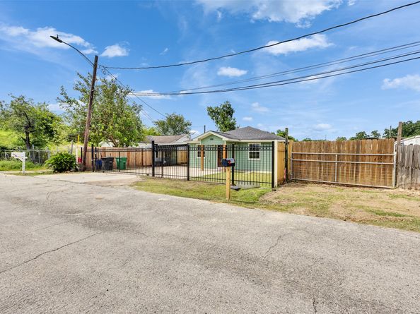 9707 Nedwald Street, Houston TX 77029