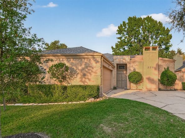 2211 Briarwest Boulevard, Houston TX 77077