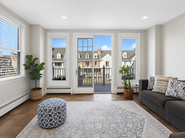 203 Shearwater Ct West 22, Jersey City NJ 07305