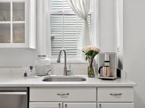 116 Bentley Ave, Jersey City NJ 07304-1702