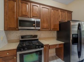 3 Greenwich Dr 85, Jersey City NJ 07305