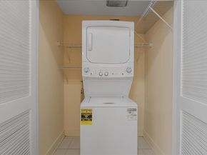 3 Greenwich Dr 85, Jersey City NJ 07305
