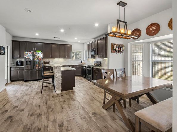 333 Hurst Creek RD, Lakeway TX 78734