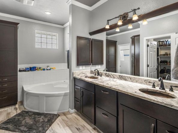 333 Hurst Creek RD, Lakeway TX 78734