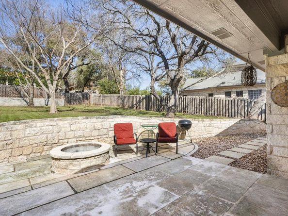 333 Hurst Creek RD, Lakeway TX 78734