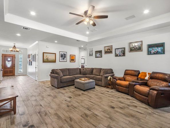 333 Hurst Creek RD, Lakeway TX 78734