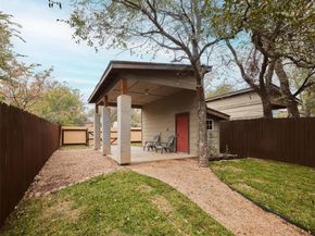 2002 E 13th ST A, Austin TX 78702