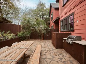 2002 E 13th ST A, Austin TX 78702