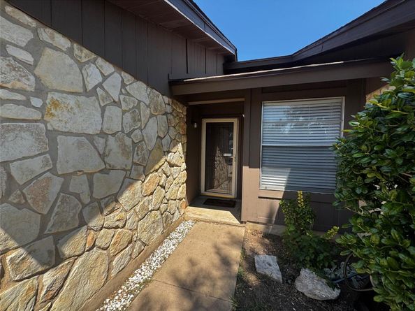 407 Hillside DR, Round Rock TX 78681