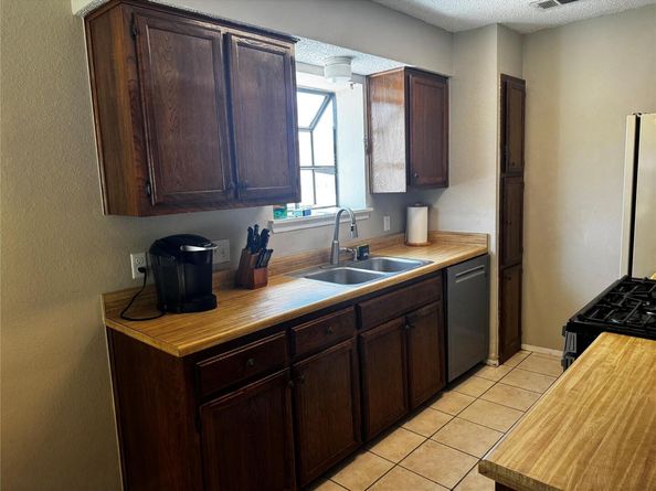 407 Hillside DR, Round Rock TX 78681
