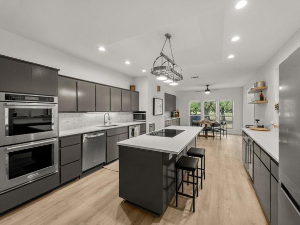 8708 Balcones Club DR, Austin TX 78750