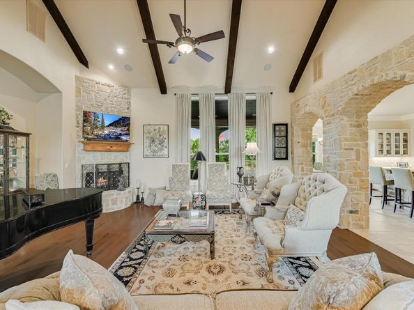 124 Walnut Tree LOOP, Georgetown TX 78633