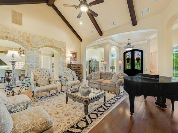 124 Walnut Tree LOOP, Georgetown TX 78633