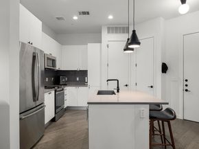 800 Embassy DR 204, Austin TX 78702