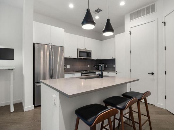 800 Embassy DR 204, Austin TX 78702