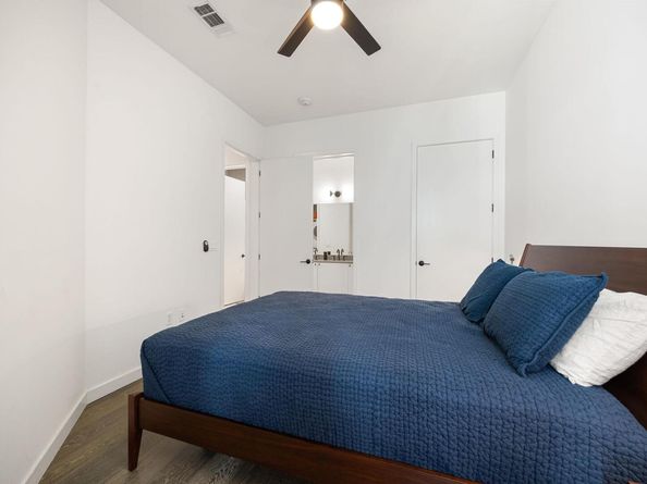 800 Embassy DR 204, Austin TX 78702