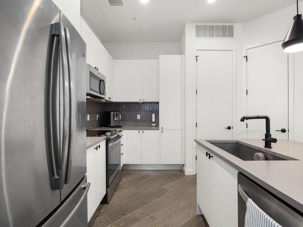 800 Embassy DR 204, Austin TX 78702