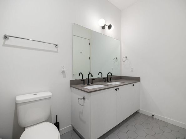 800 Embassy DR 204, Austin TX 78702