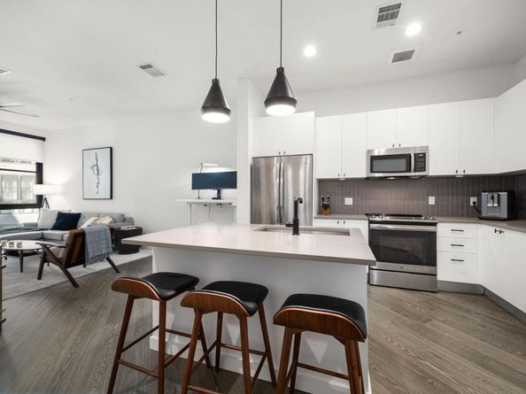 800 Embassy DR 204, Austin TX 78702