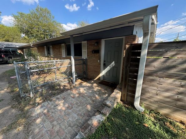 1308 E 52nd ST A and B, Austin TX 78723