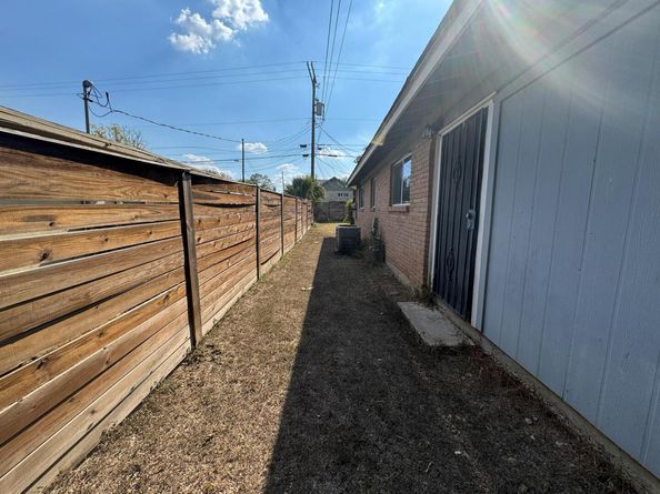 1308 E 52nd ST A and B, Austin TX 78723