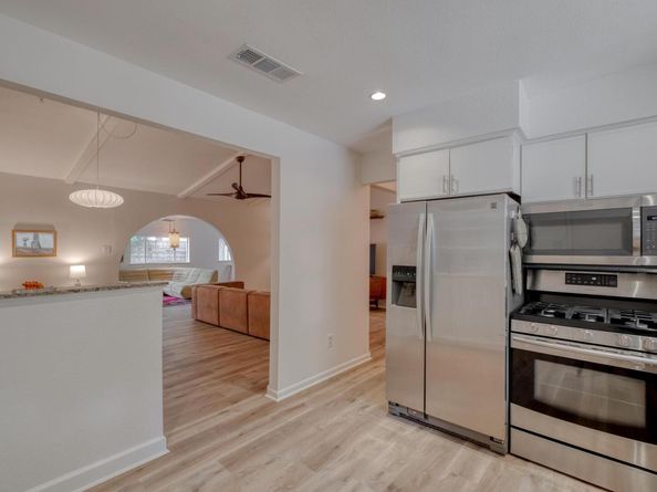 9214 Hunters TRCE E, Austin TX 78758