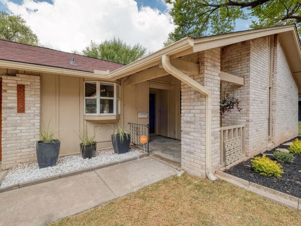 9214 Hunters TRCE E, Austin TX 78758
