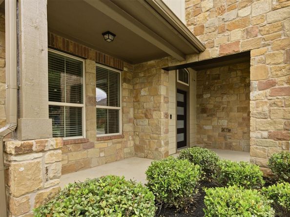 2004 Garretts WAY, Manchaca TX 78652