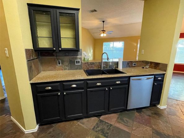 1512 Freestone DR, Pflugerville TX 78660