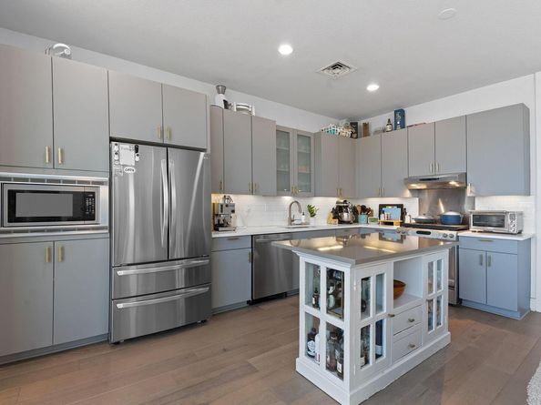 555 E 5th ST 817, Austin TX 78701
