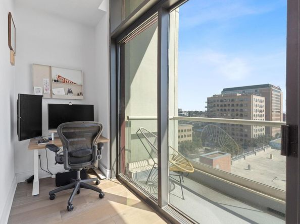 555 E 5th ST 817, Austin TX 78701