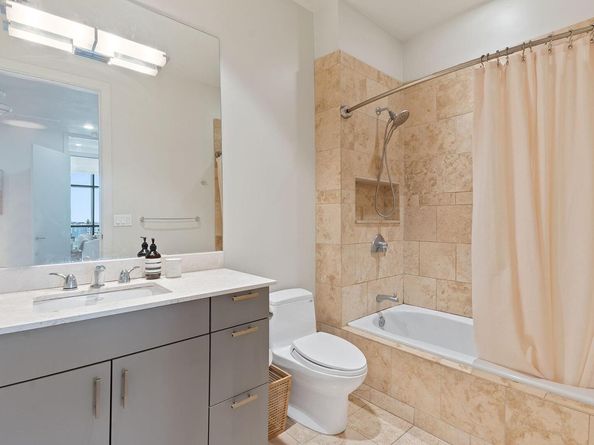 555 E 5th ST 817, Austin TX 78701