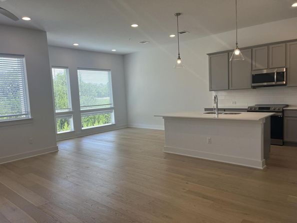 2050 Lohmans SPUR 1804, Lakeway TX 78734