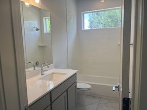 2050 Lohmans SPUR 1804, Lakeway TX 78734