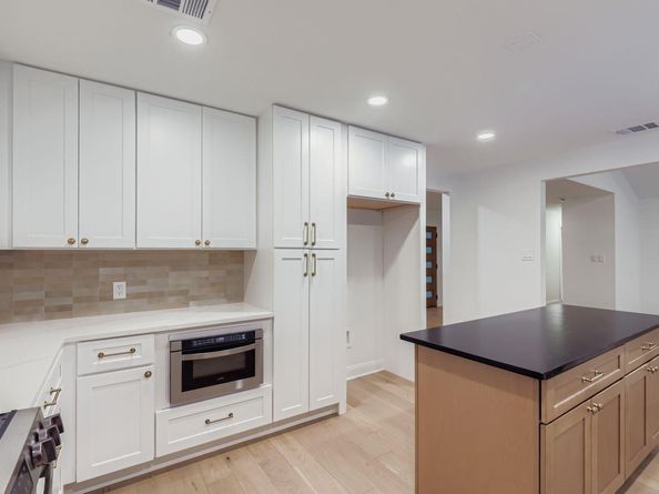11703 Oak Knoll DR, Austin TX 78759