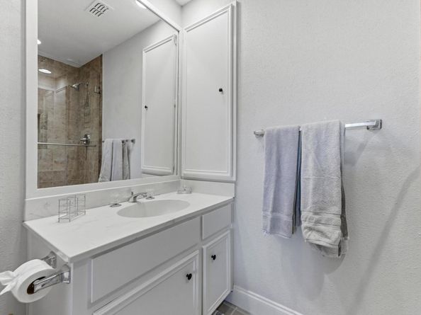 107 World Of Tennis SQ, Lakeway TX 78738