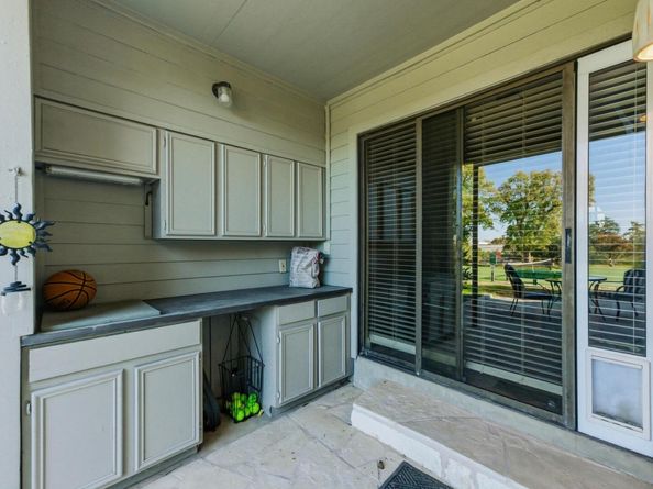 107 World Of Tennis SQ, Lakeway TX 78738