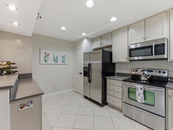 107 World Of Tennis SQ, Lakeway TX 78738