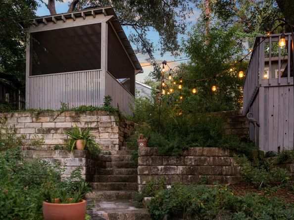 2007 Alameda DR, Austin TX 78704