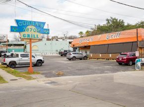 2302 E Side DR 28, Austin TX 78704