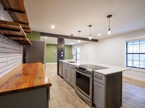 2302 E Side DR 28, Austin TX 78704