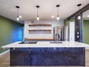 2302 E Side DR 28, Austin TX 78704