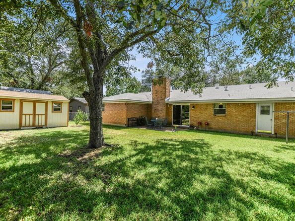 1900 Burbank ST, Austin TX 78757