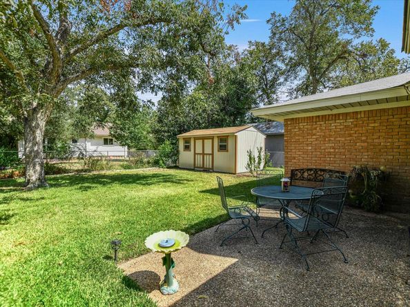 1900 Burbank ST, Austin TX 78757