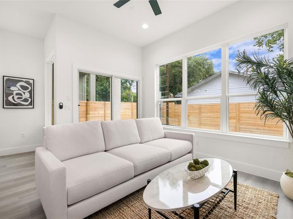 1700 Pennsylvania Ave, Austin TX 78702