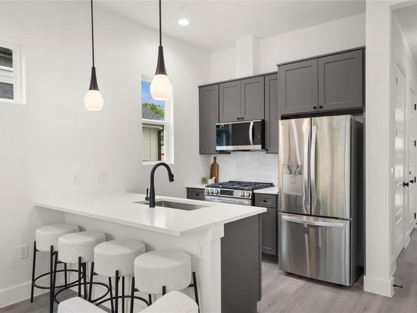 1700 Pennsylvania Ave, Austin TX 78702