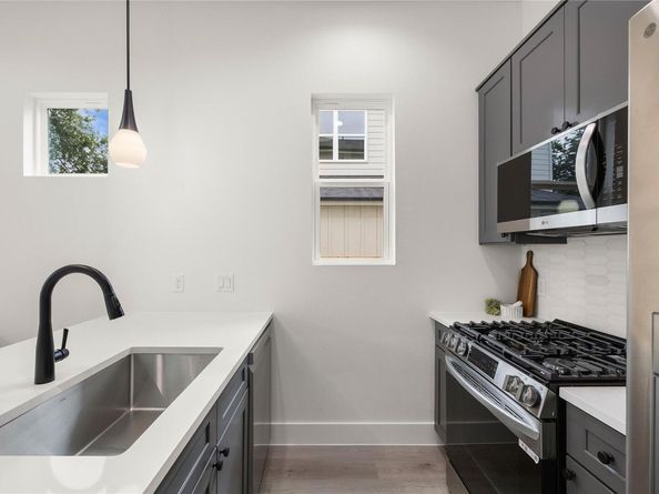 1700 Pennsylvania Ave, Austin TX 78702