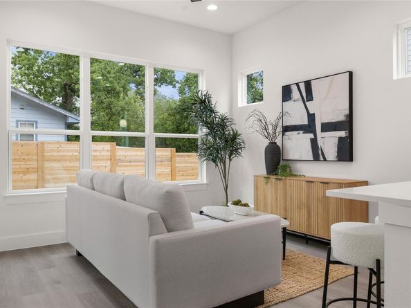 1700 Pennsylvania Ave, Austin TX 78702